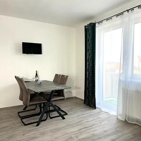 Sky 502 Apartman Plzeň